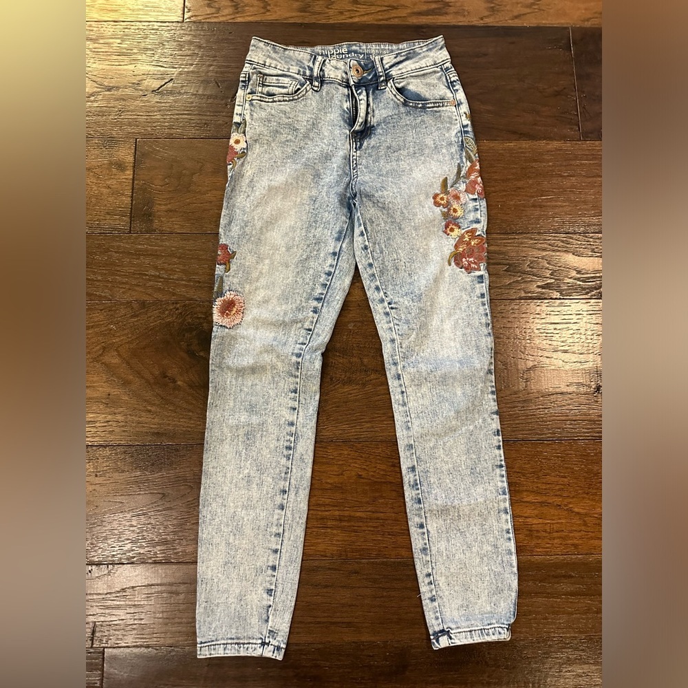 Hippie Laundry Floral Embroidered Jean- size 26